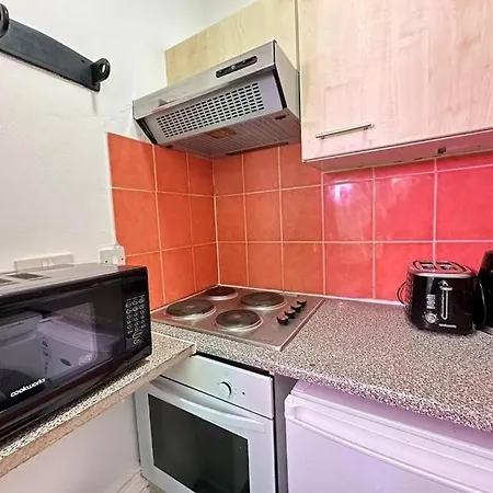 Stylish Flat Perfect For A Cosy Getaway Apartment *