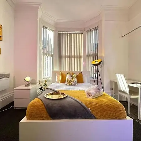 Stylish Flat Perfect For A Cosy Getaway Birmingham